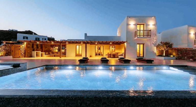 Villa with pool in Mykonos