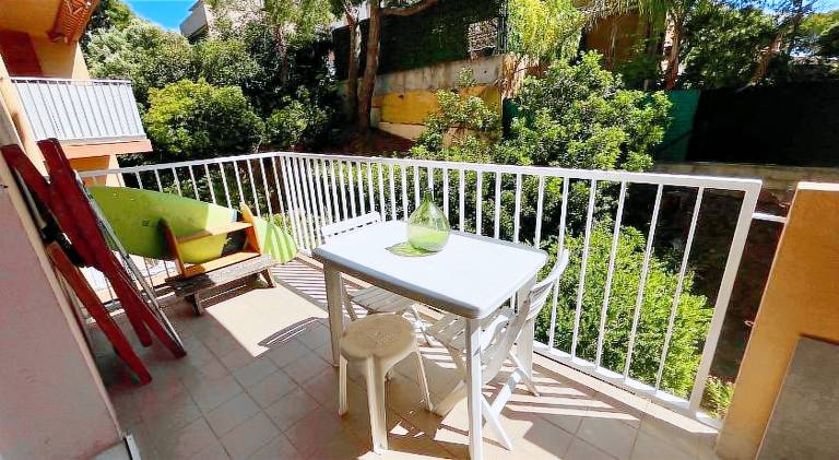Rental apartment with patio — photo 5