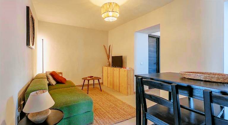 Holiday apartment with patio — photo 2