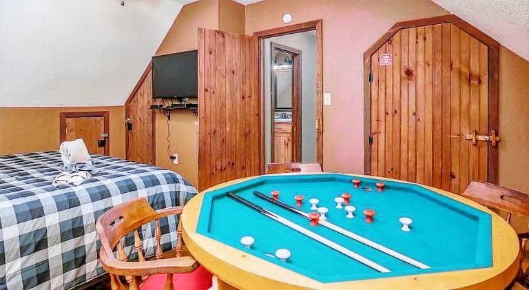 Big house with jacuzzi | Pets are welcome in Sevierville, TN
