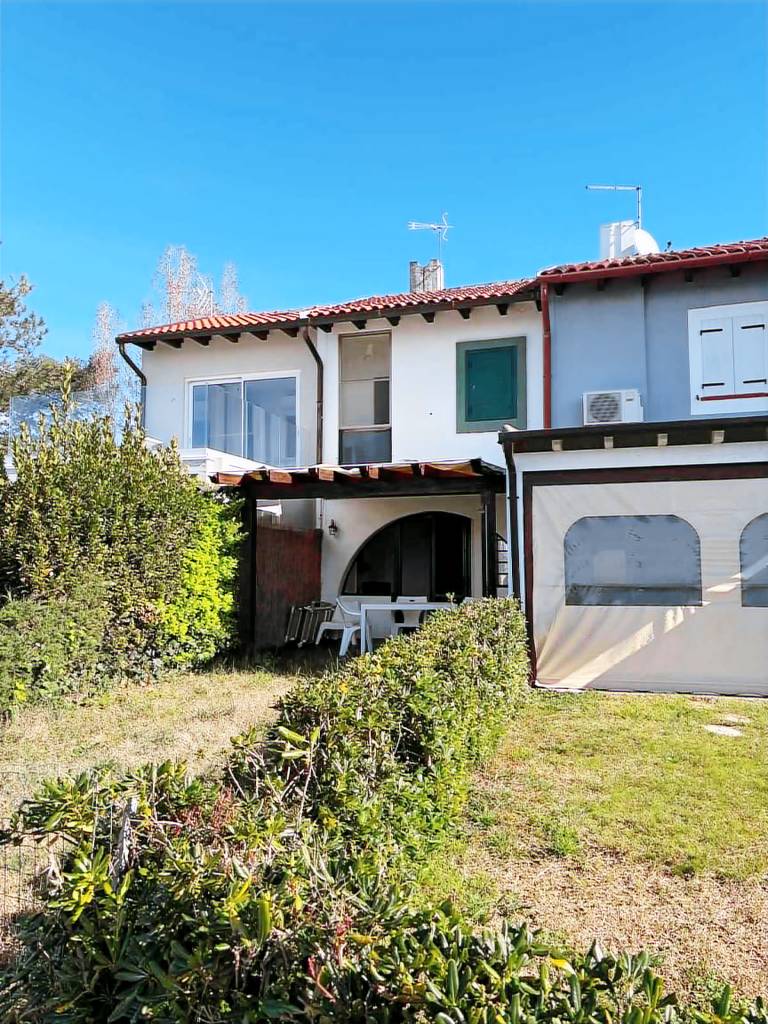 Vacation home with yard, terrace & BBQ — photo 4