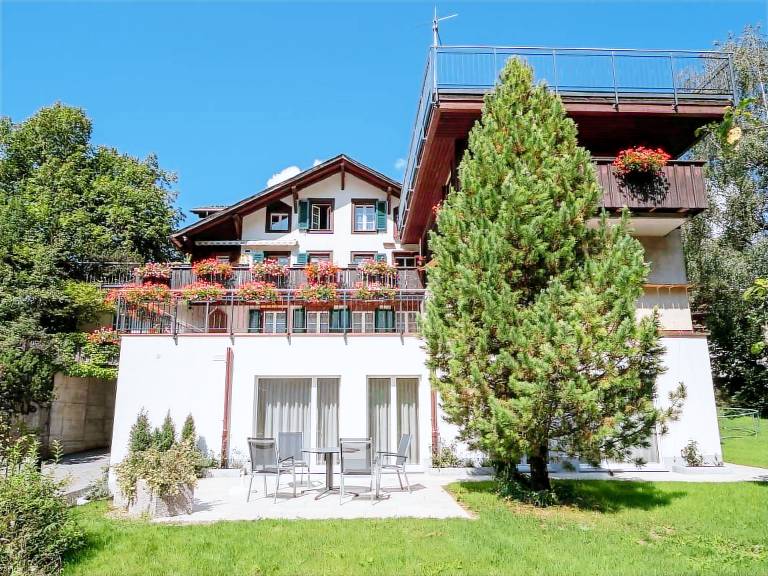 Apartment with yard & patio | Mountain view in Grindelwald
