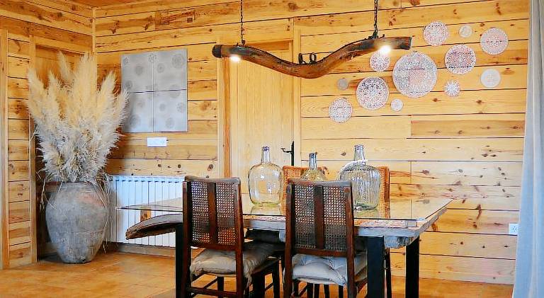 Chalet with BBQ, terrace & garden — photo 3
