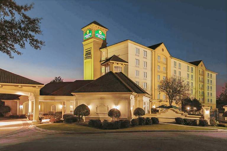 La Quinta Inn & Suites by Wyndham Atlanta Ballpark/Galleria — photo 4