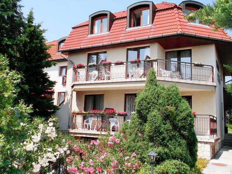 Serviced apartment  Budaörsi Kamaraerdő