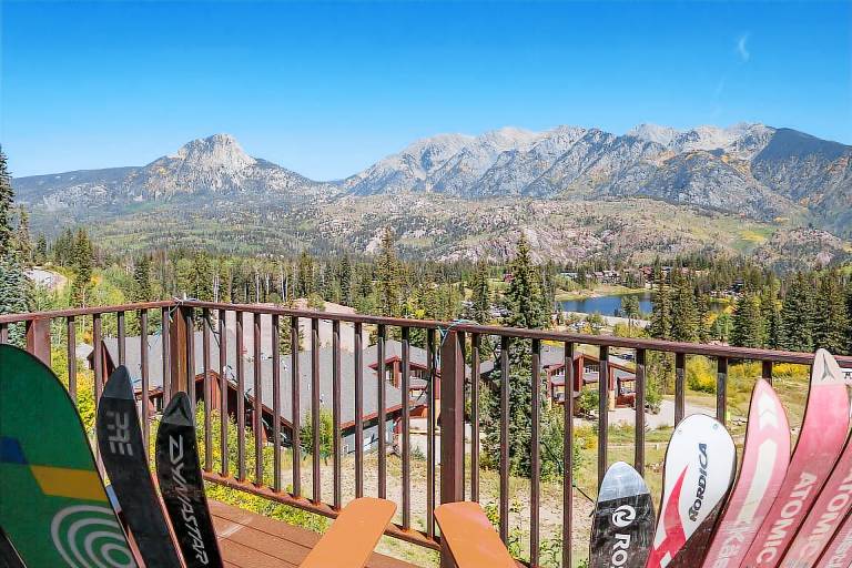 Family-oriented nice condo with jacuzzi, heated pool & fast internet | Mountain view | Next to the ski | Pets allowed — photo 2