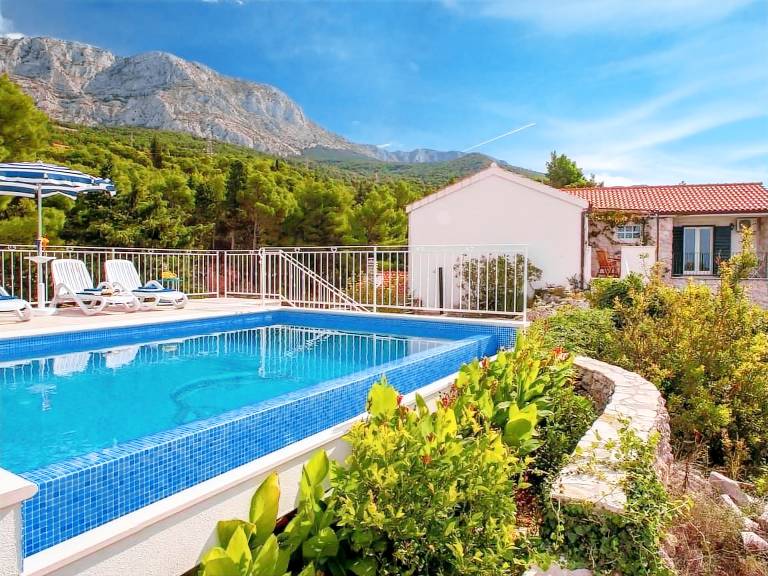 House with private pool, barbeque & terrace — photo 4