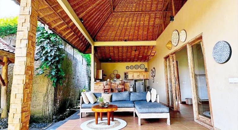 Villa with pool — photo 3