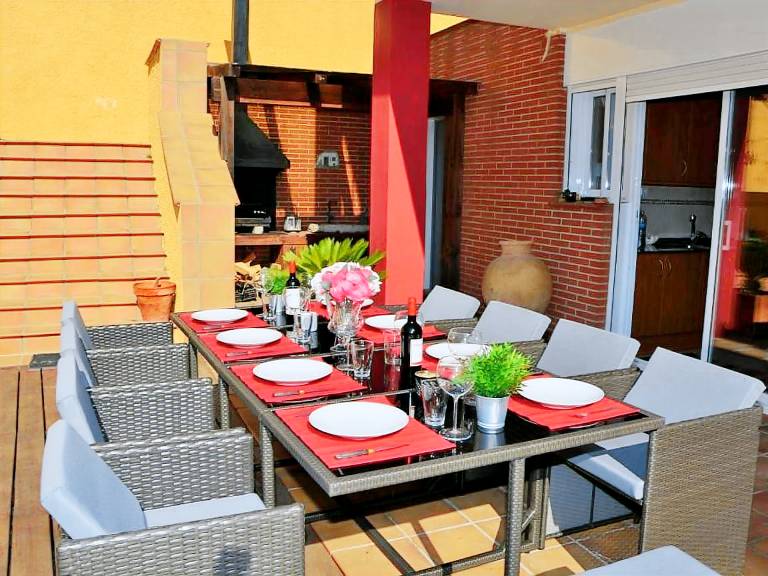 Villa with garden, BBQ & private pool — photo 4