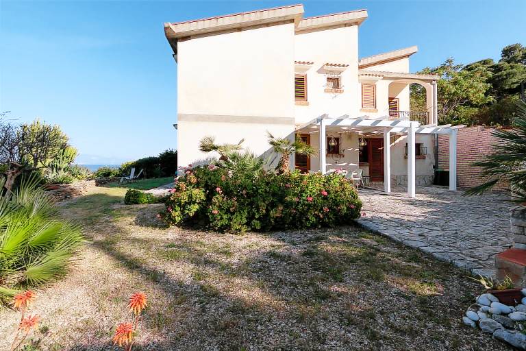 Villa "Water Front Scopello" with Sea View, Private Beach Access, Garden, and Wi-Fi — photo 3