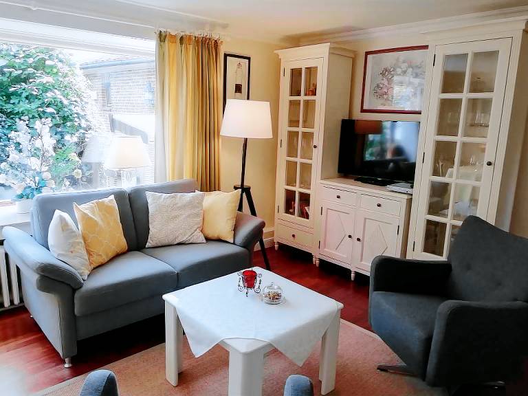 Family-oriented nice vacation home with terrace | Pet-friendly in Sylt