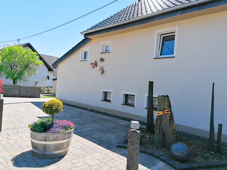 Rental apartment with patio, barbeque & garden | Nature view — photo 2