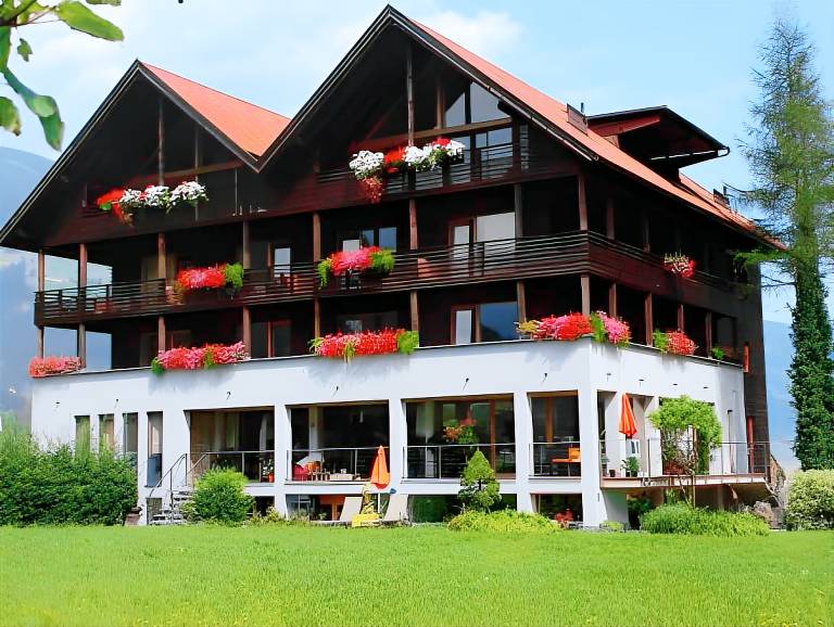 Serviced apartment with barbeque, sauna & garden in Mayrhofen