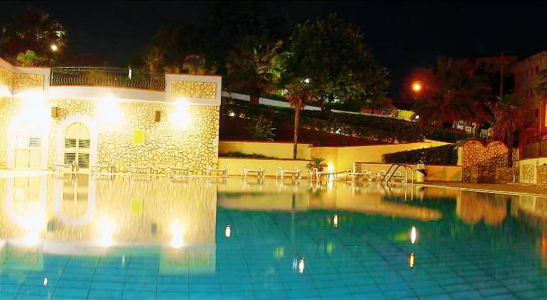 Serviced apartment with terrace, pool & barbecue — photo 3