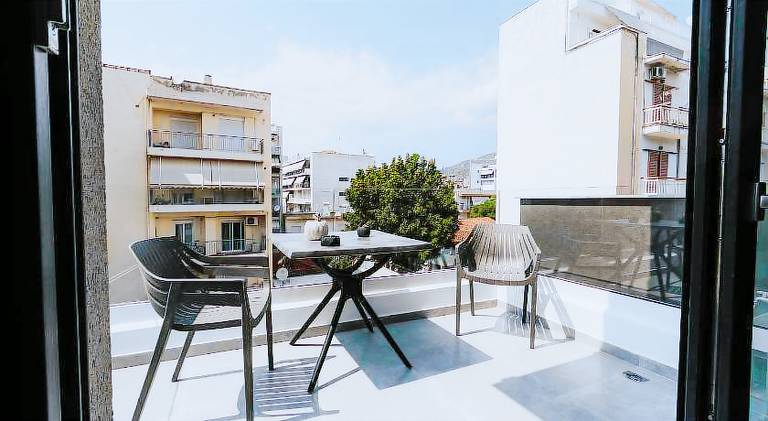 Apartment with patio — photo 3