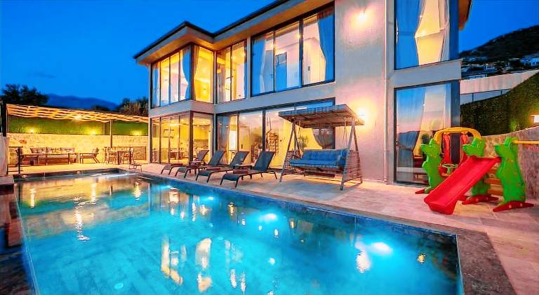 Villa with hot tub & pool — photo 2