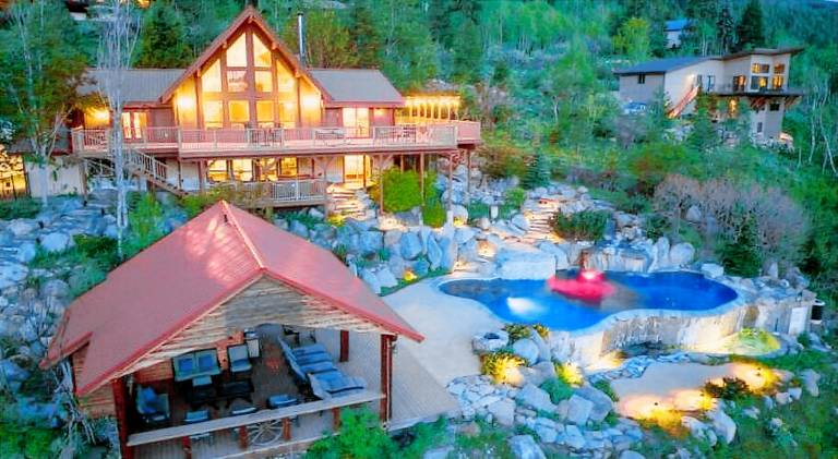 House with pool & jacuzzi | Pet-friendly in Leavenworth, WA