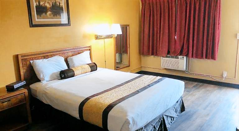 Knights Inn - Baker City OR — photo 2