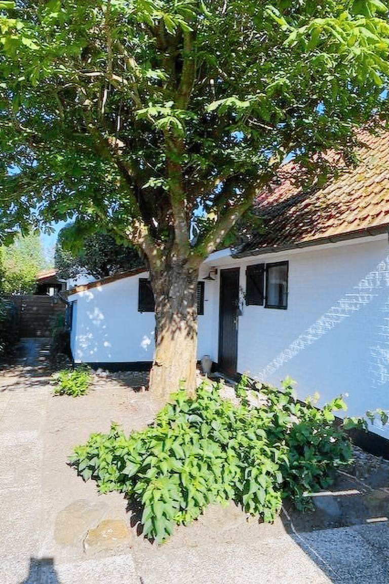 Vacation home with barbeque, pool & garden — photo 2