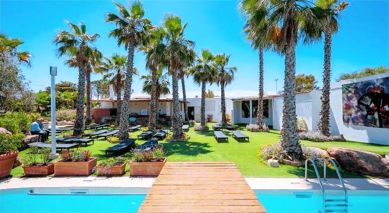 Tent with pool, patio & yard — photo 3