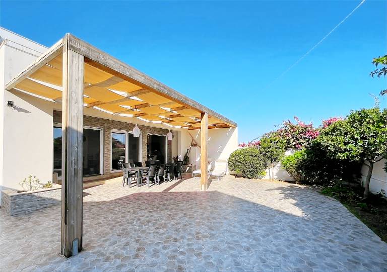 Villa "Domus Bianca" with Sea View, Garden & Wi-Fi — photo 2
