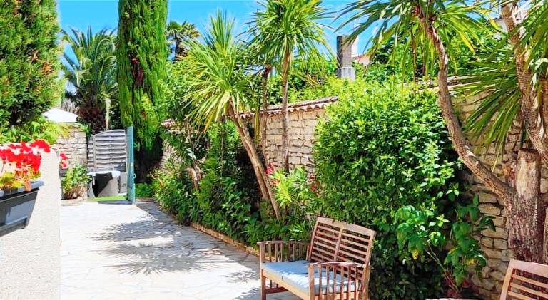 Serviced apartment with patio & garden | Next to the beach | Dogs allowed in Le Bois-Plage-en-Re