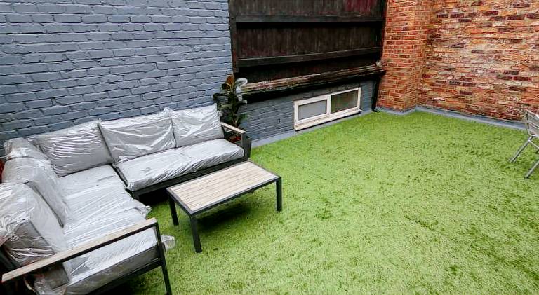 Spacious 4 Bedroom Apartment with Terrace Liverpool by StaySavvy Accommodation in Liverpool