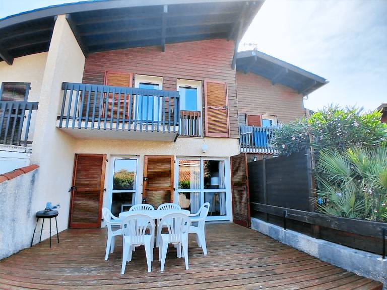 Vacation home with pool — photo 2