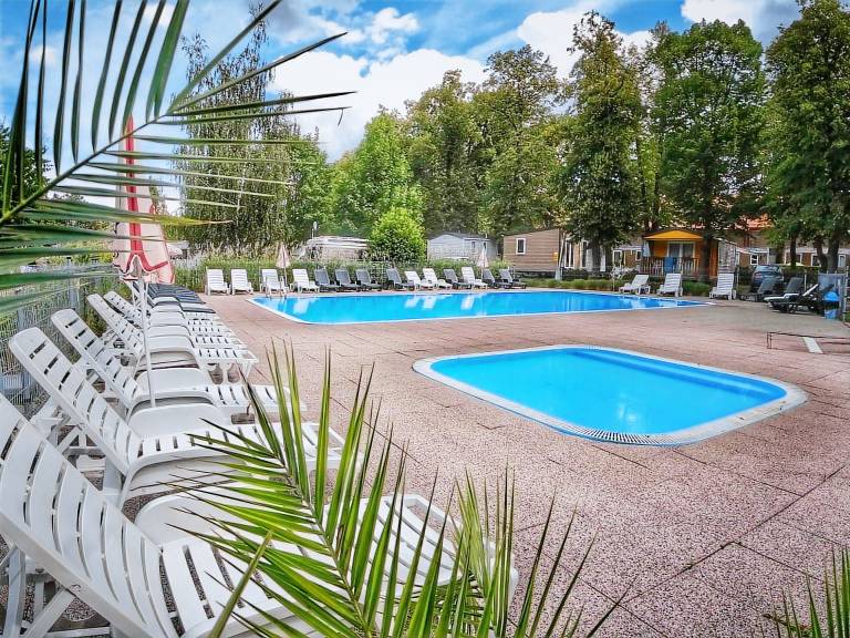 Child-friendly nice house with yard, terrace & pool | Perfect for remote work | Pets allowed — photo 2
