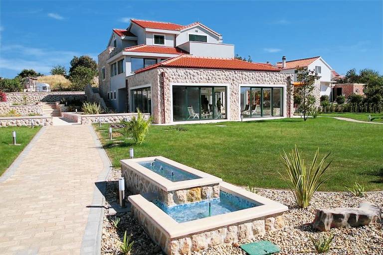 Ferienhaus in Betina für max. 10 Personen Ferienhaus in Betina für max. 10 Personen