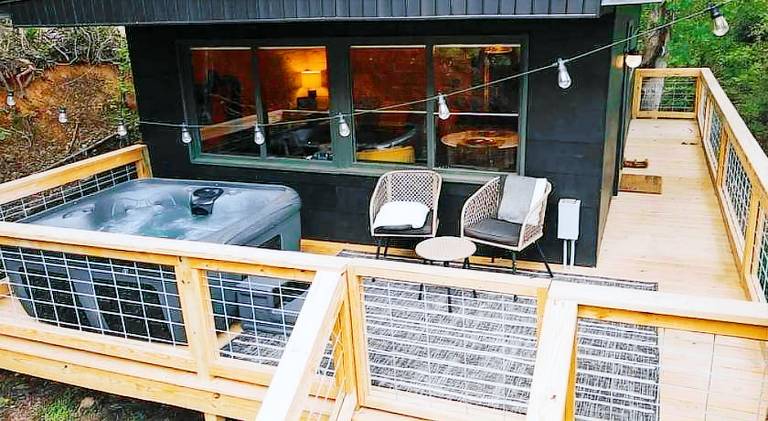 Vacation home with jacuzzi | Pets are welcome in Bryson City, NC