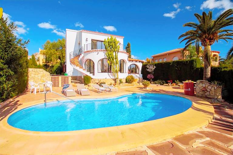 Fully equipped villa with terrace, BBQ & yard | Beach nearby | Dogs allowed in Alicante