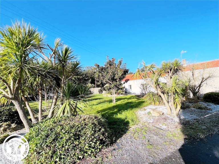 Fully equipped cottage with yard, hot tub & private pool | Close to the beach | Pet-friendly — photo 2