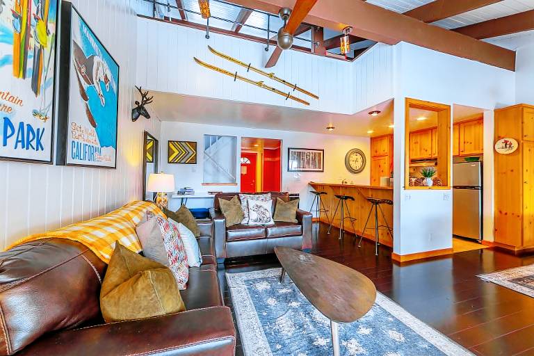 Luxury 1+Loft Pet Friendly Mtn Retreat with Views! — photo 5