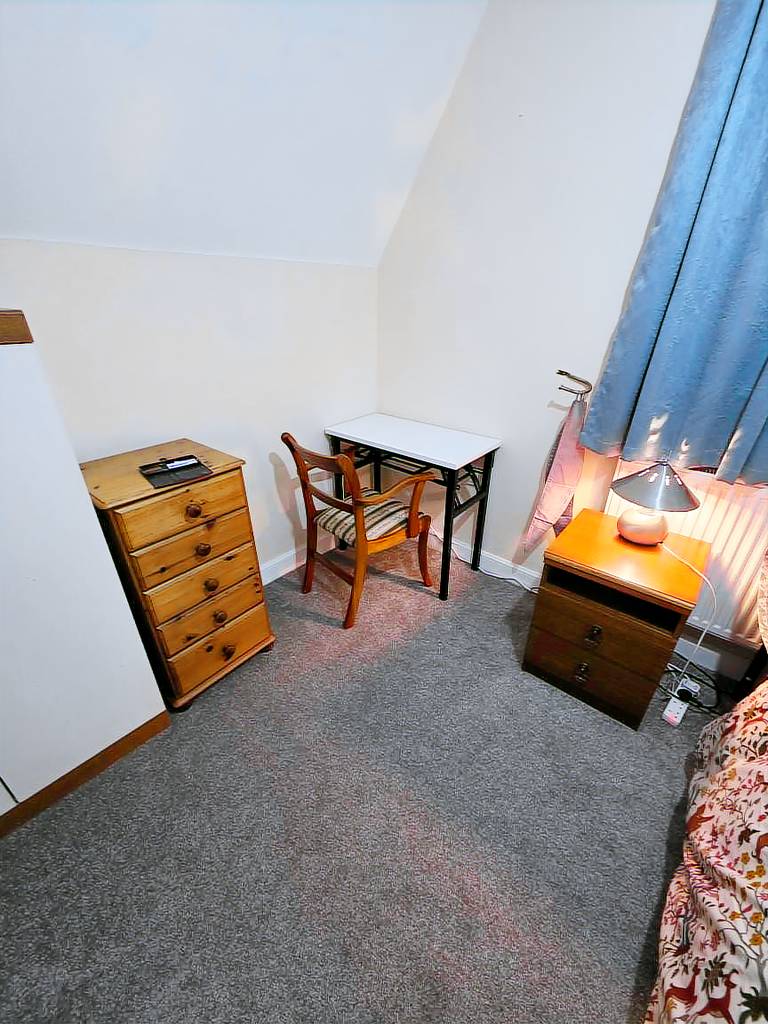 Charmantes Colchester Zimmer mit Gartenblick