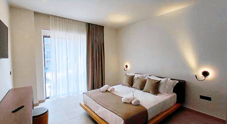 Villa with garden, terrace & private pool — photo 4