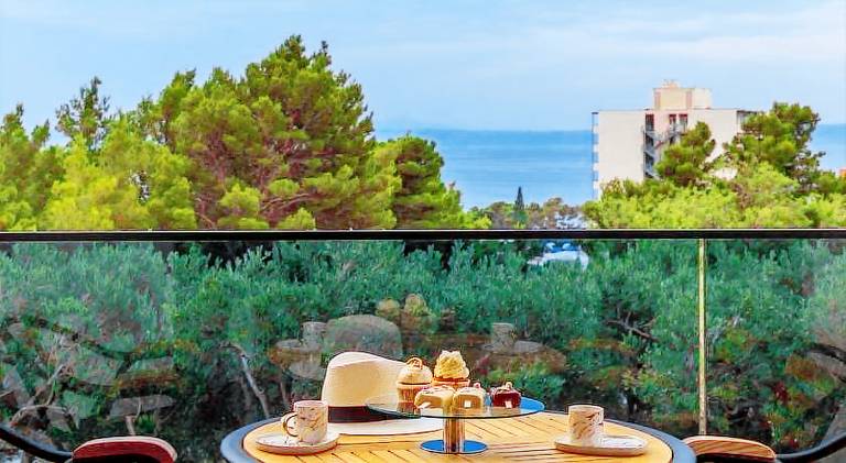 Apartment with terrace — photo 3
