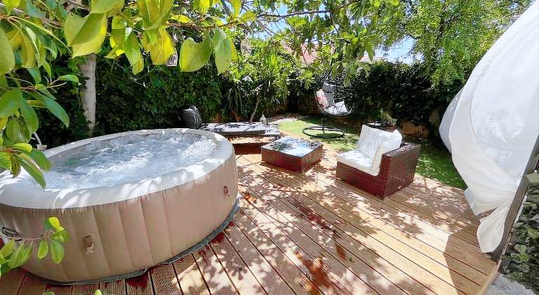 Rental apartment with terrace, barbeque & yard — photo 3