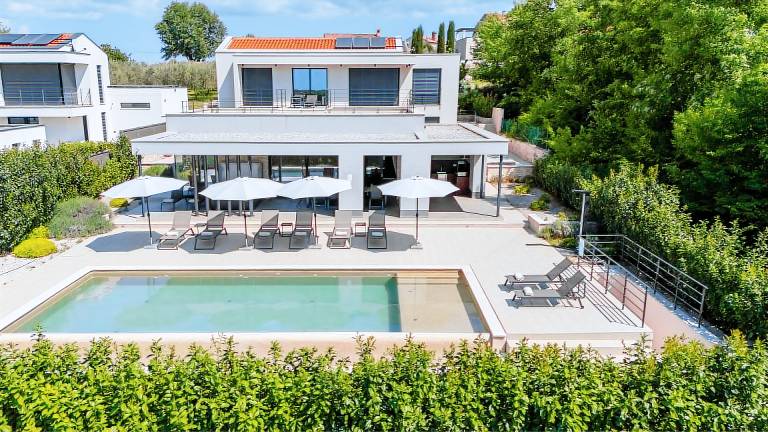 Fully equipped beautiful villa with terrace, hot tub & private pool | Pet-friendly — photo 2