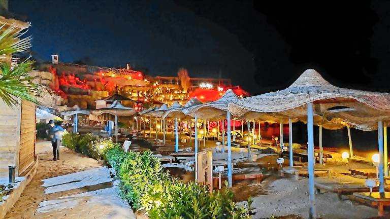 Shark's bay oasis aqua park — photo 3