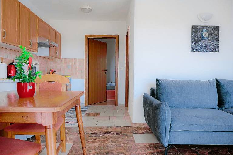 Apartment with garden, grill & patio — photo 3