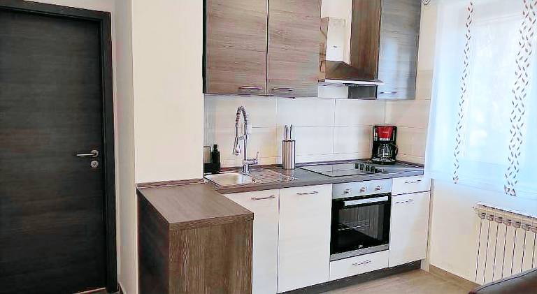 Holiday apartment with barbeque, patio & yard — photo 4