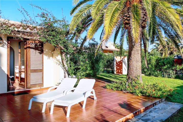 Charming villa with terrace, BBQ & garden | Garden view | Close to the beach | Suitable for remote work | Pets are welcome — photo 2