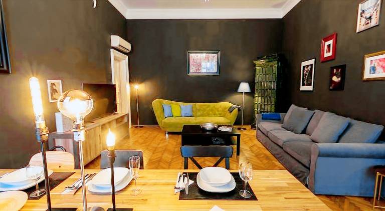 R38 - Artists luxury home in Budapest
