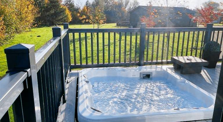 House with jacuzzi — photo 3