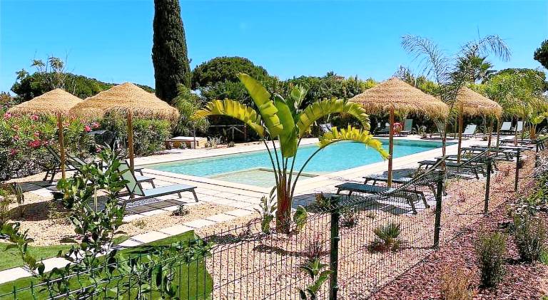 Apartment with private pool — photo 4