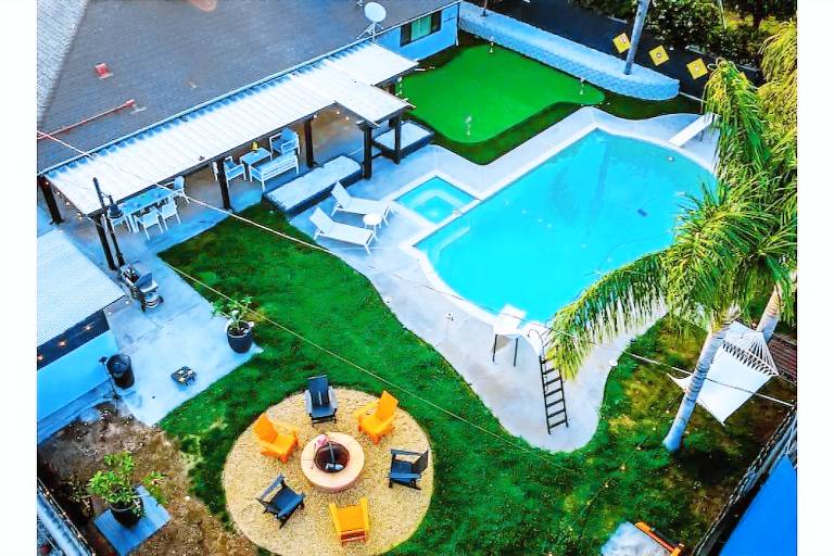 House Del Rosa