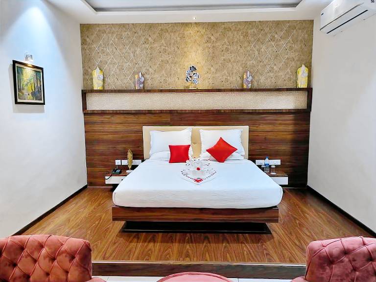 Happys Hotel in Anekal