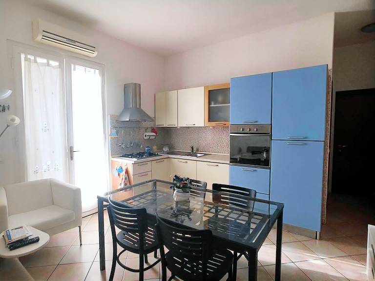 Rental apartment with yard — photo 3