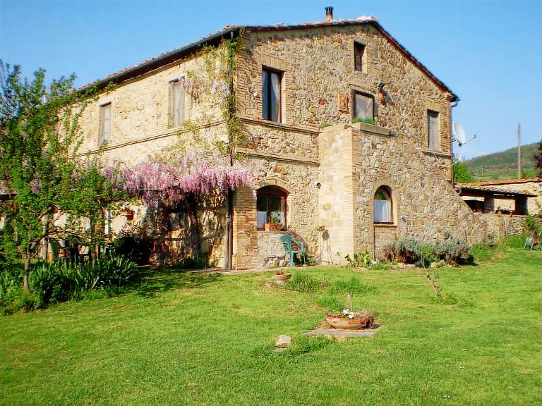 Holiday apartment with private pool, patio & yard | Garden view in Radicondoli